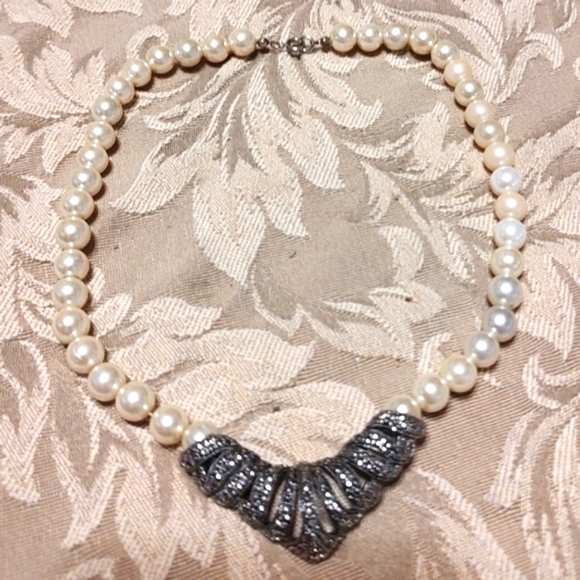 Jewelry - 🐦⬛ Exquisite Art Deco Inspired Vivid White Pearl & Silver Statement Necklace